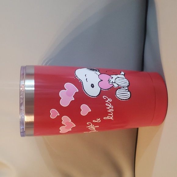 Peanuts Snoopy hugs and kisses with hearts tumbler NWT - Picture 1 of 6